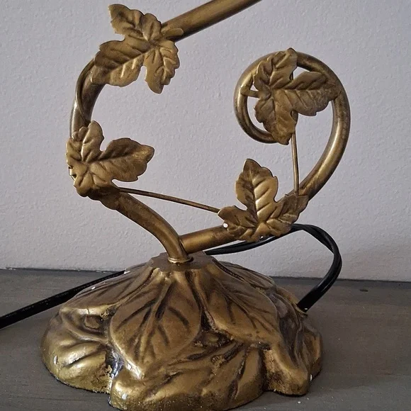 NIB Dolls Kill Dreamland Bloom Pink Table Lamp!! - Picture 5 of 16